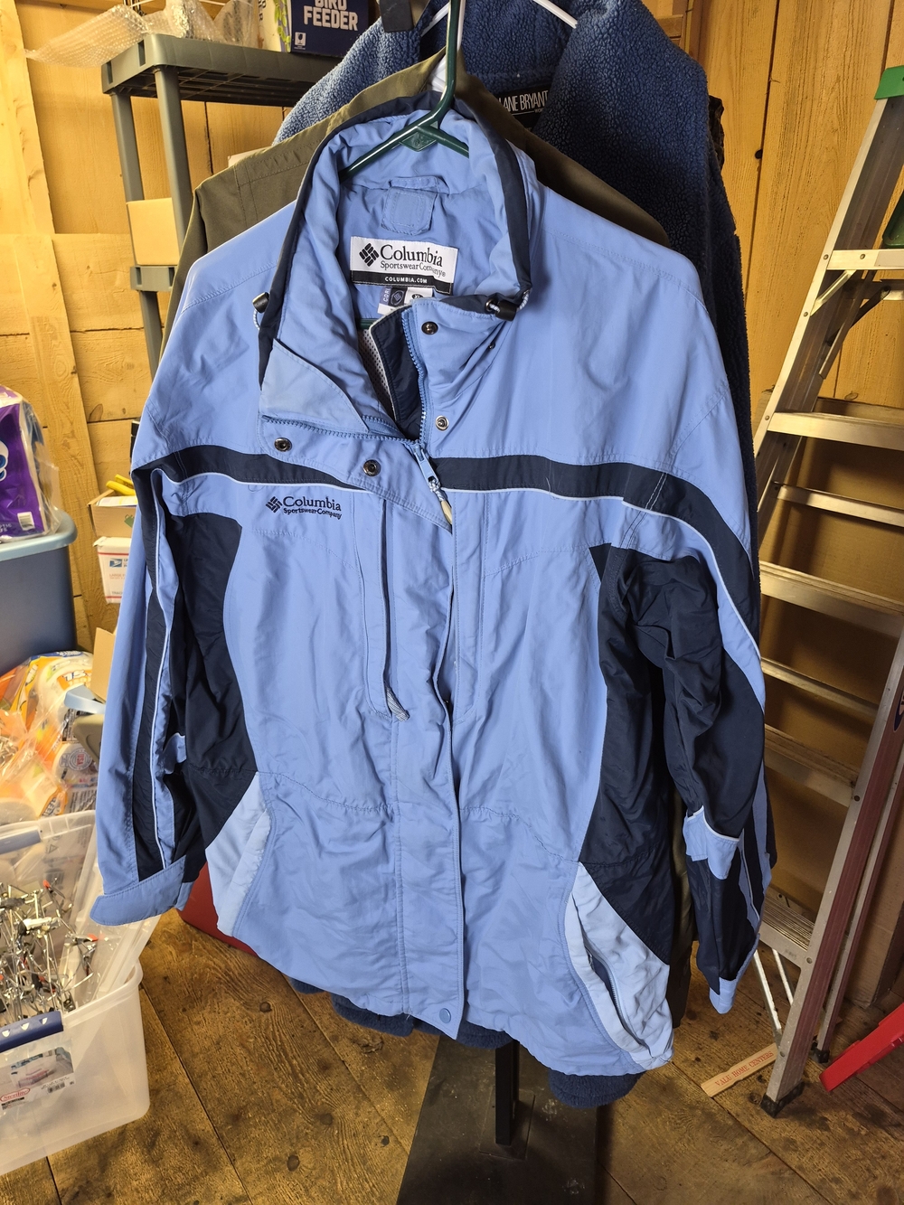 Columbia Light Blue and Navy Ski Jacket Bin 58